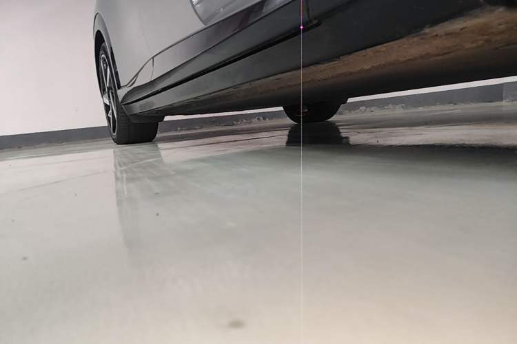 Used Xiaomi Auto YU7 2025 Ultra-Long Range High-Performance All-Wheel-Drive Max Edition Right Side Sill