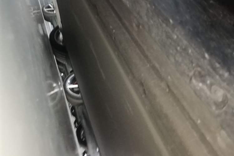 Used Xiaomi Auto YU7 2025 Ultra-Long Range High-Performance All-Wheel-Drive Max Edition Right Side Sill