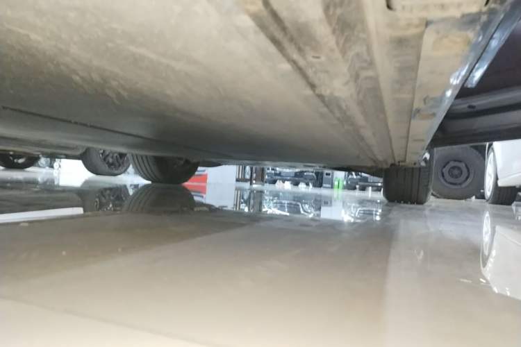 Used Xiaomi Auto YU7 2025 Ultra-Long Range All-Wheel Drive Pro Version Right Side Sill
