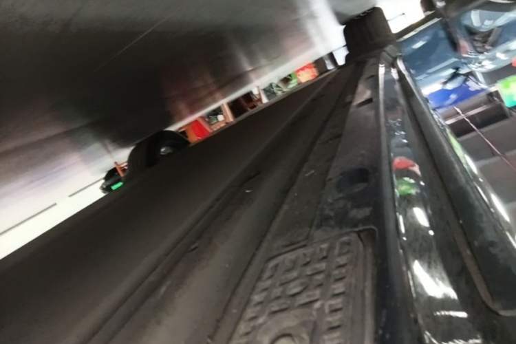 Used Xiaomi Auto YU7 2025 Ultra-Long Range Rear-Wheel Drive Version Right Side Sill