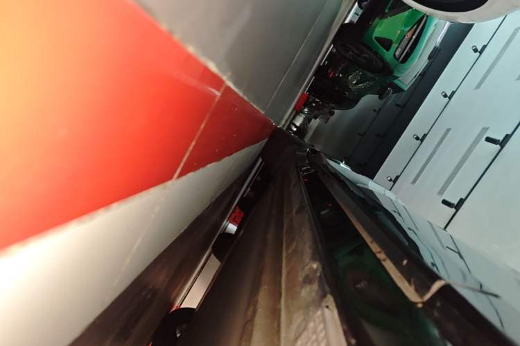 Used Xiaomi Auto YU7 2025 Ultra-Long Range High-Performance All-Wheel-Drive Max Edition Right Side Sill