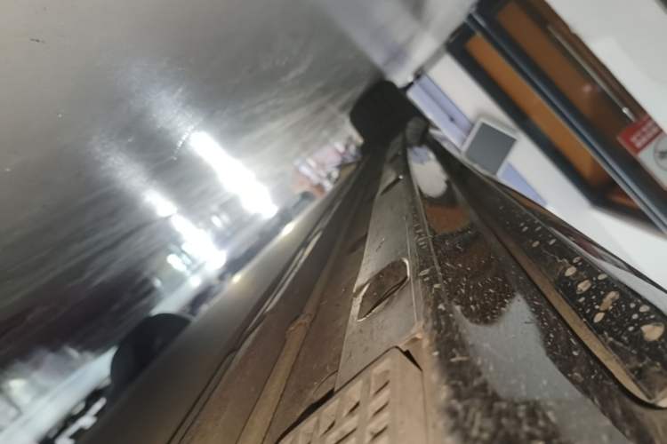 Used Xiaomi Auto YU7 2025 Ultra-Long Range High-Performance All-Wheel-Drive Max Edition Right Side Sill