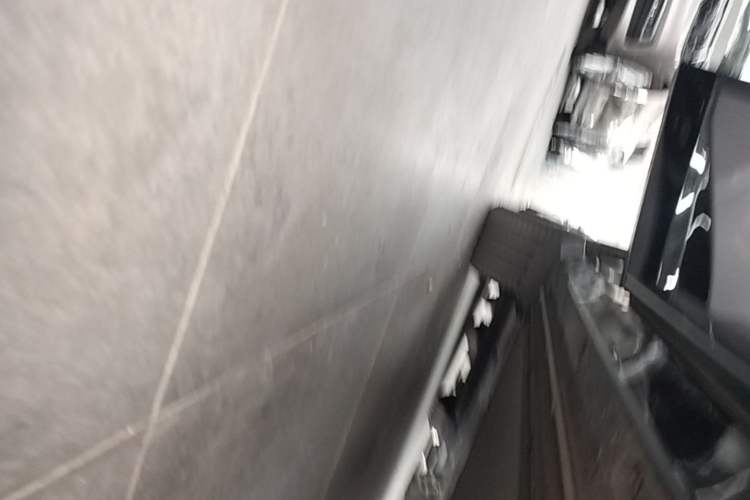 Used Xiaomi Auto YU7 2025 Ultra-Long Range High-Performance All-Wheel-Drive Max Edition Right Side Sill