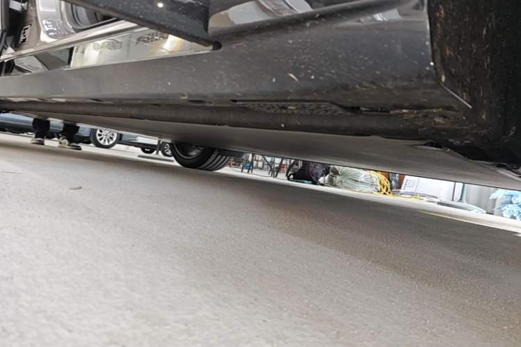 Used Xiaomi Auto YU7 2025 Ultra-Long Range High-Performance All-Wheel-Drive Max Edition Right Side Sill