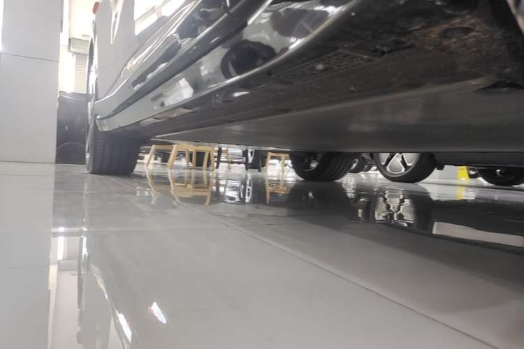 Used Xiaomi Auto YU7 2025 Ultra-Long Range High-Performance All-Wheel-Drive Max Edition Right Side Sill