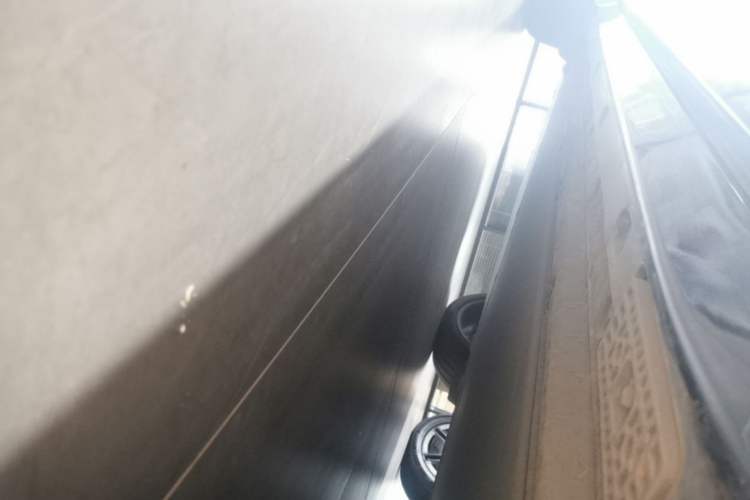 Used Xiaomi Auto YU7 2025 Ultra-Long Range High-Performance All-Wheel-Drive Max Edition Right Side Sill