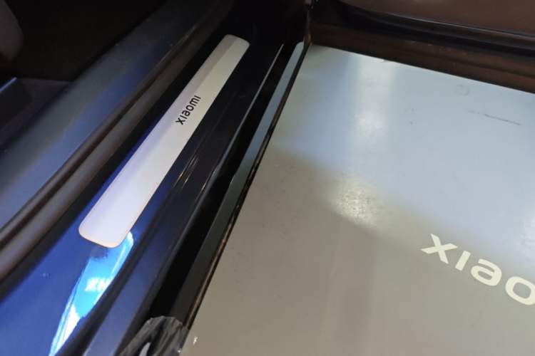 Used Xiaomi Auto YU7 2025 Ultra-Long Range High-Performance All-Wheel-Drive Max Edition Right Side Sill