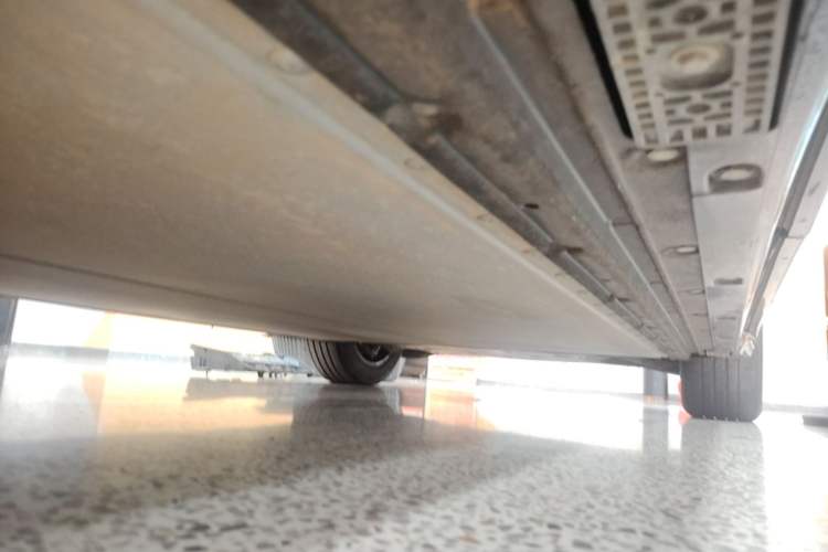 Used Xiaomi Auto YU7 2025 Ultra-Long Range Rear-Wheel Drive Version Right Side Sill