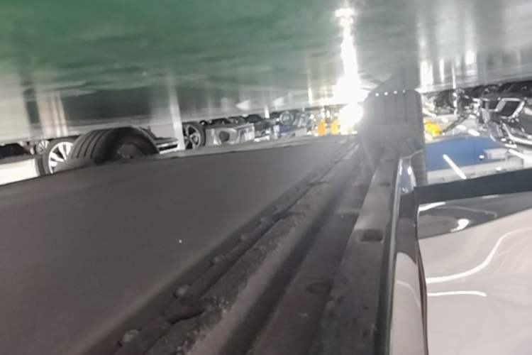Used Xiaomi Auto YU7 2025 Ultra-Long Range High-Performance All-Wheel-Drive Max Edition Right Side Sill