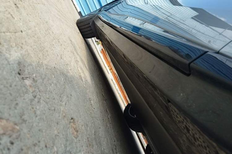 Used Xiaomi Auto YU7 2025 Ultra-Long Range Rear-Wheel Drive Version Right Side Sill