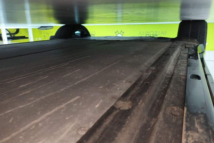 Used Xiaomi Auto YU7 2025 Ultra-Long Range Rear-Wheel Drive Version Right Side Sill