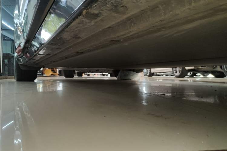 Used Xiaomi Auto YU7 2025 Ultra-Long Range Rear-Wheel Drive Version Right Side Sill