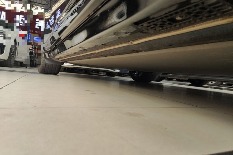 Used Xiaomi Auto YU7 2025 Ultra-Long Range All-Wheel Drive Pro Version Right Side Sill