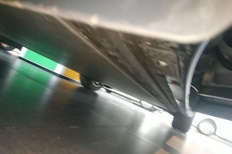 Used Xiaomi Auto YU7 2025 Ultra-Long Range Rear-Wheel Drive Version Right Side Sill