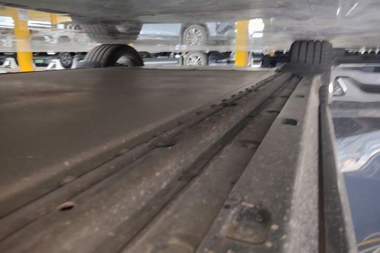 Used Xiaomi Auto YU7 2025 Ultra-Long Range High-Performance All-Wheel-Drive Max Edition Right Side Sill
