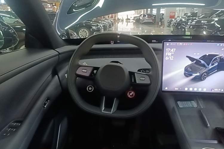 Used Xiaomi Auto YU7 2025 Ultra-Long Range Rear-Wheel Drive Version Steering Wheel
