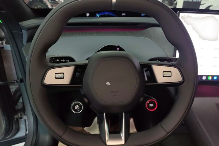 Used Xiaomi Auto YU7 2025 Ultra-Long Range Rear-Wheel Drive Version Steering Wheel