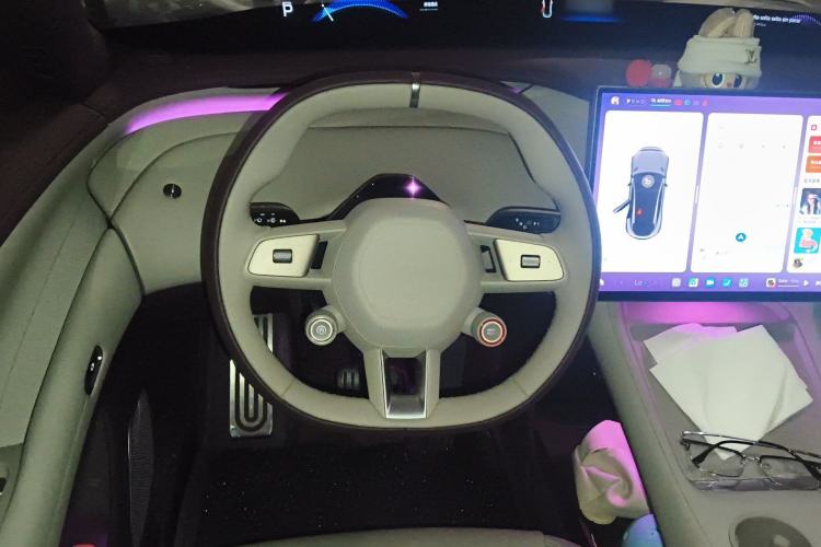 Used Xiaomi Auto YU7 2025 Ultra-Long Range Rear-Wheel Drive Version Steering Wheel