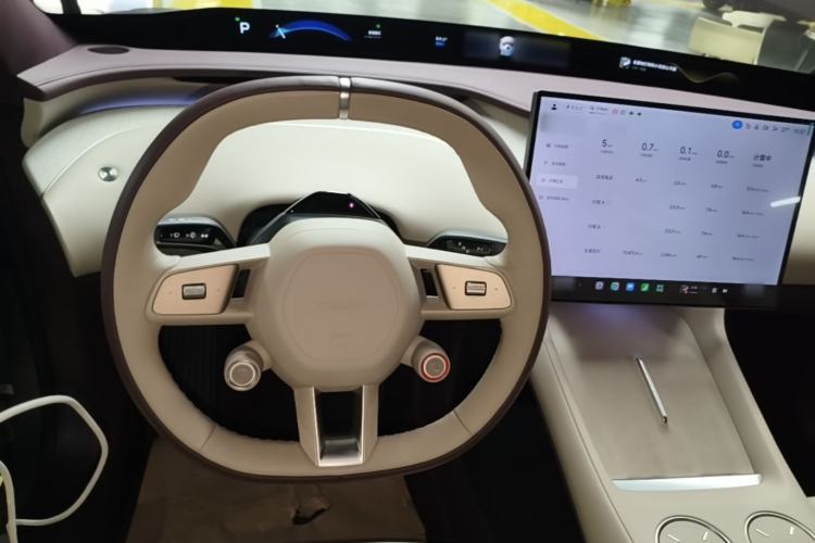 Used Xiaomi Auto YU7 2025 Ultra-Long Range Rear-Wheel Drive Version Steering Wheel