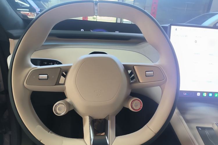 Used Xiaomi Auto YU7 2025 Ultra-Long Range High-Performance All-Wheel-Drive Max Edition Steering Wheel