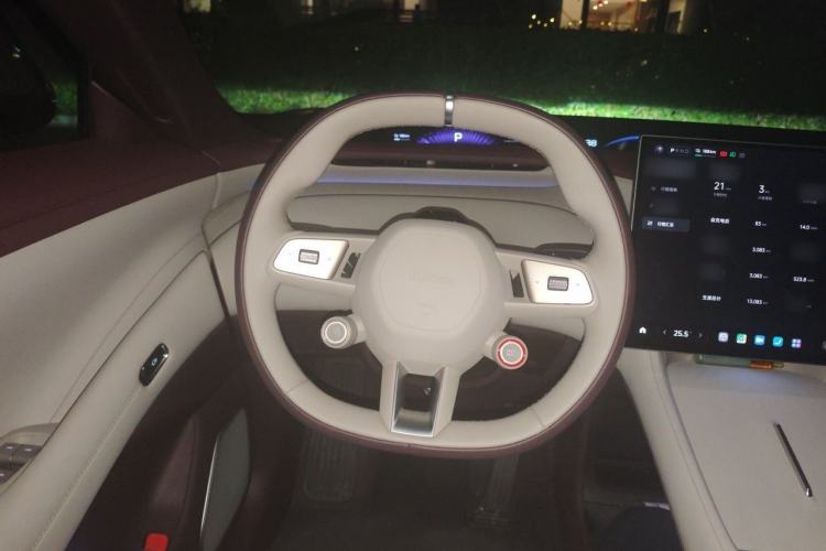 Used Xiaomi Auto YU7 2025 Ultra-Long Range Rear-Wheel Drive Version Steering Wheel