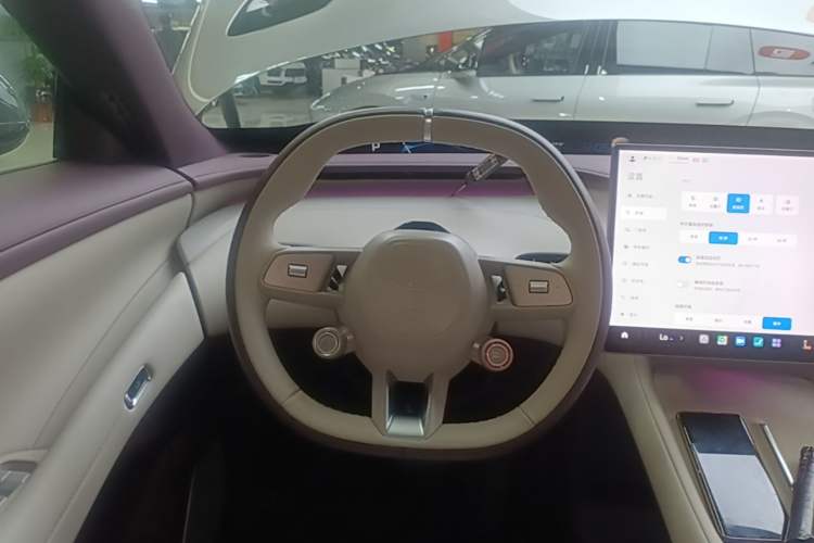 Used Xiaomi Auto YU7 2025 Ultra-Long Range Rear-Wheel Drive Version Steering Wheel