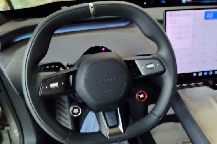 Used Xiaomi Auto YU7 2025 Ultra-Long Range Rear-Wheel Drive Version Steering Wheel