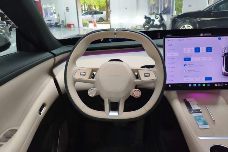 Used Xiaomi Auto YU7 2025 Ultra-Long Range Rear-Wheel Drive Version Steering Wheel