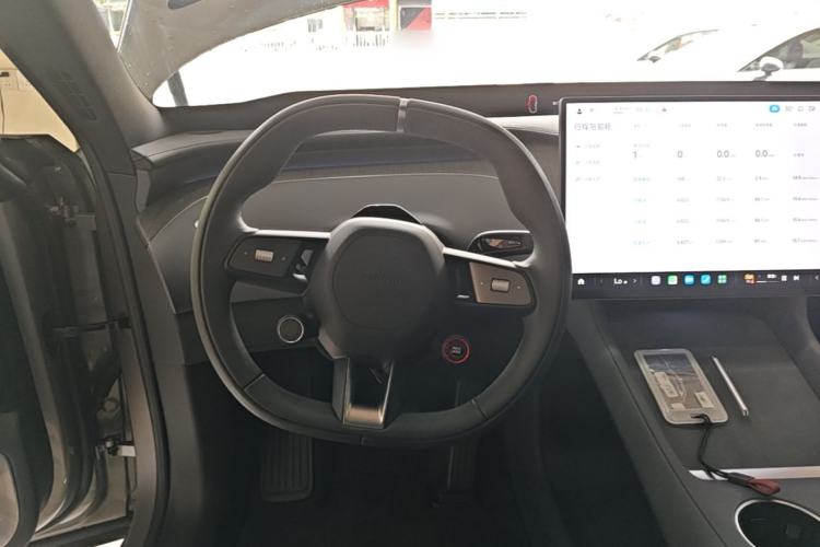 Used Xiaomi Auto YU7 2025 Ultra-Long Range Rear-Wheel Drive Version Steering Wheel