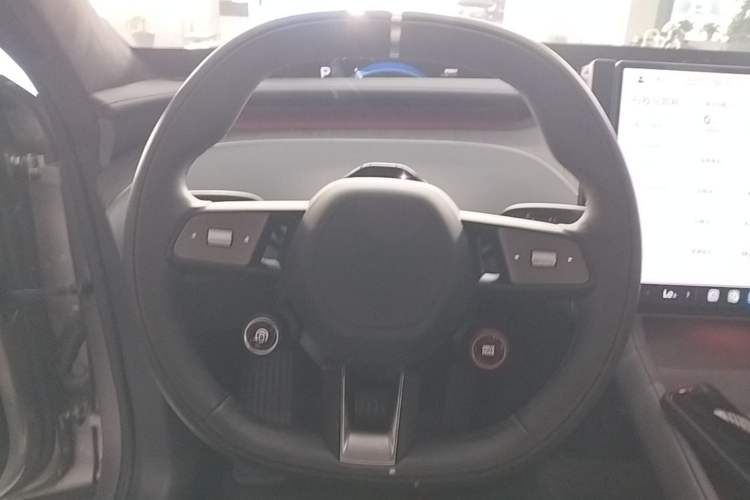 Used Xiaomi Auto YU7 2025 Ultra-Long Range High-Performance All-Wheel-Drive Max Edition Steering Wheel