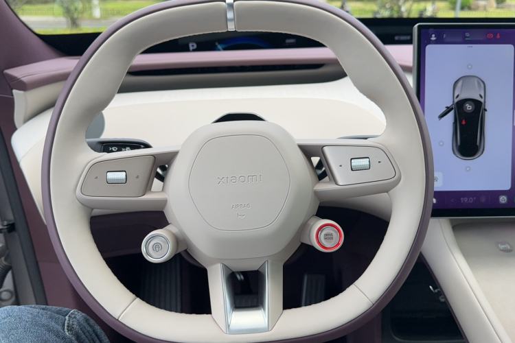 Used Xiaomi Auto YU7 2025 Ultra-Long Range Rear-Wheel Drive Version Steering Wheel