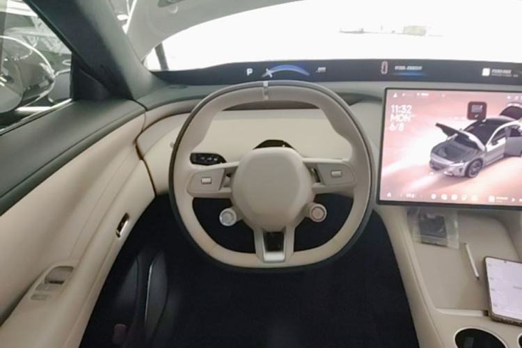 Used Xiaomi Auto YU7 2025 Ultra-Long Range High-Performance All-Wheel-Drive Max Edition Steering Wheel