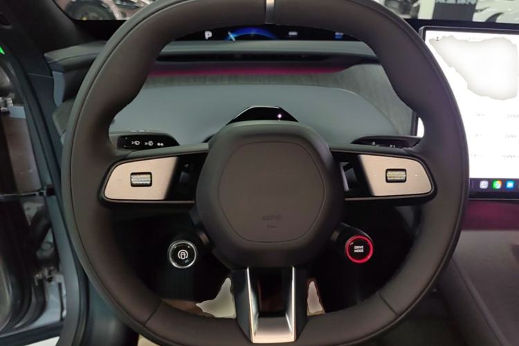 Used Xiaomi Auto YU7 2025 Ultra-Long Range Rear-Wheel Drive Version Steering Wheel