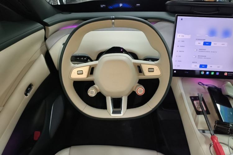Used Xiaomi Auto YU7 2025 Ultra-Long Range Rear-Wheel Drive Version Steering Wheel