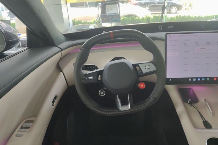 Used Xiaomi Auto YU7 2025 Ultra-Long Range High-Performance All-Wheel-Drive Max Edition Steering Wheel