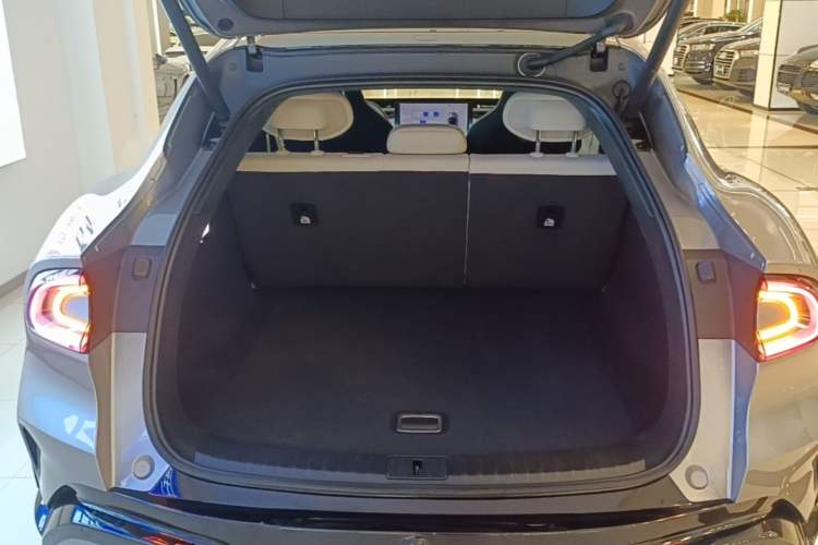 Used Xiaomi Auto YU7 2025 Ultra-Long Range High-Performance All-Wheel-Drive Max Edition Trunk