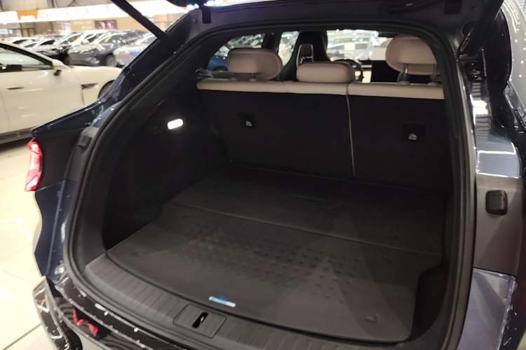Used Xiaomi Auto YU7 2025 Ultra-Long Range High-Performance All-Wheel-Drive Max Edition Trunk
