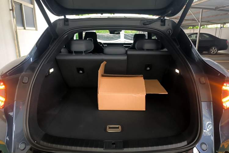 Used Xiaomi Auto YU7 2025 Ultra-Long Range High-Performance All-Wheel-Drive Max Edition Trunk