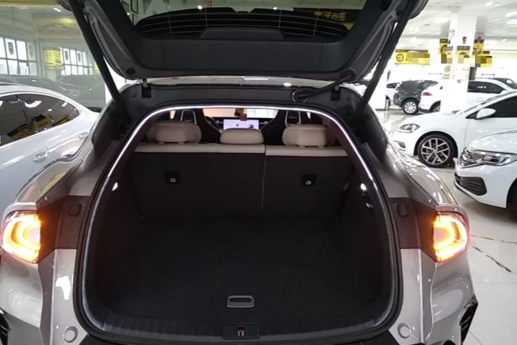 Used Xiaomi Auto YU7 2025 Ultra-Long Range High-Performance All-Wheel-Drive Max Edition Trunk