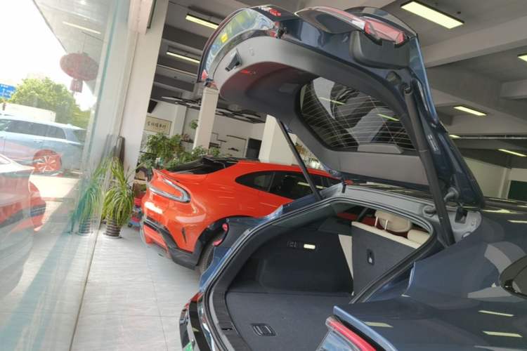 Used Xiaomi Auto YU7 2025 Ultra-Long Range High-Performance All-Wheel-Drive Max Edition Trunk