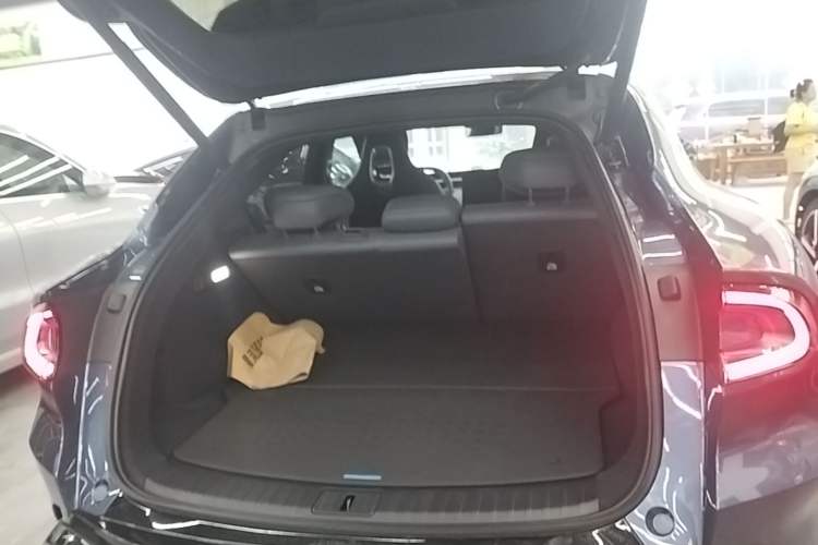 Used Xiaomi Auto YU7 2025 Ultra-Long Range Rear-Wheel Drive Version Trunk