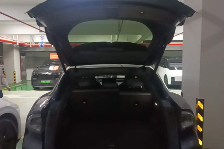 Used Xiaomi Auto YU7 2025 Ultra-Long Range High-Performance All-Wheel-Drive Max Edition Trunk