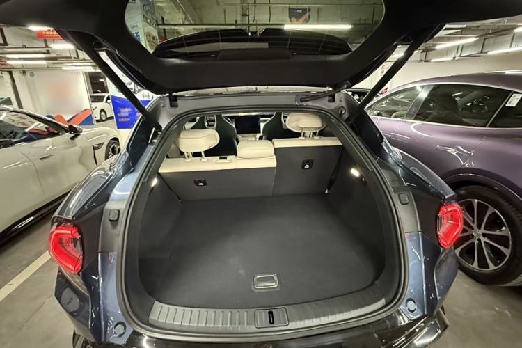 Used Xiaomi Auto YU7 2025 Ultra-Long Range High-Performance All-Wheel-Drive Max Edition Trunk