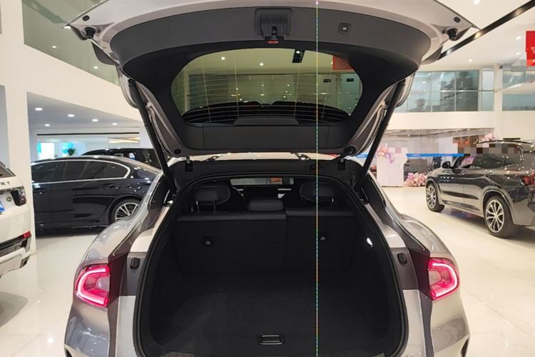 Used Xiaomi Auto YU7 2025 Ultra-Long Range High-Performance All-Wheel-Drive Max Edition Trunk
