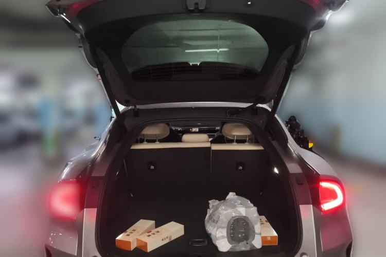 Used Xiaomi Auto YU7 2025 Ultra-Long Range High-Performance All-Wheel-Drive Max Edition Trunk