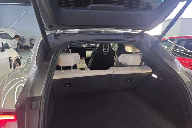 Used Xiaomi Auto YU7 2025 Ultra-Long Range High-Performance All-Wheel-Drive Max Edition Trunk