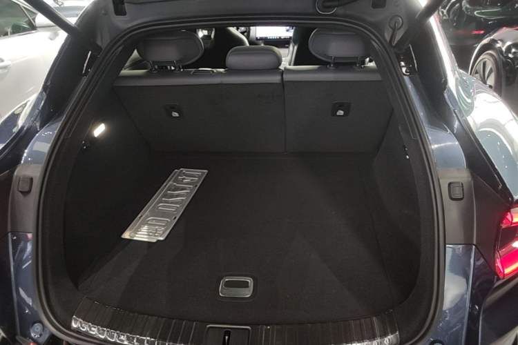 Used Xiaomi Auto YU7 2025 Ultra-Long Range Rear-Wheel Drive Version Trunk