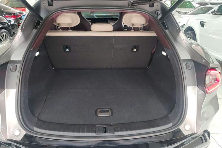 Used Xiaomi Auto YU7 2025 Ultra-Long Range High-Performance All-Wheel-Drive Max Edition Trunk