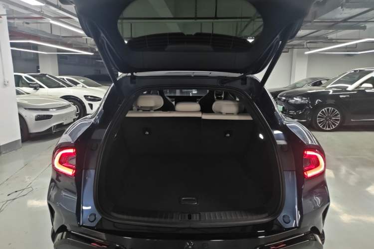 Used Xiaomi Auto YU7 2025 Ultra-Long Range High-Performance All-Wheel-Drive Max Edition Trunk