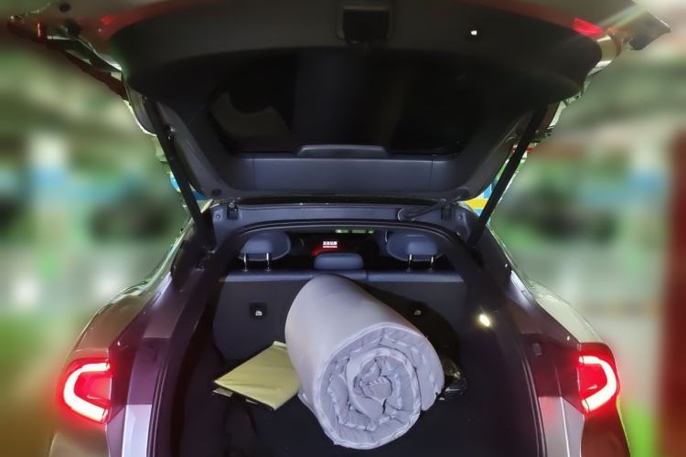 Used Xiaomi Auto YU7 2025 Ultra-Long Range High-Performance All-Wheel-Drive Max Edition Trunk